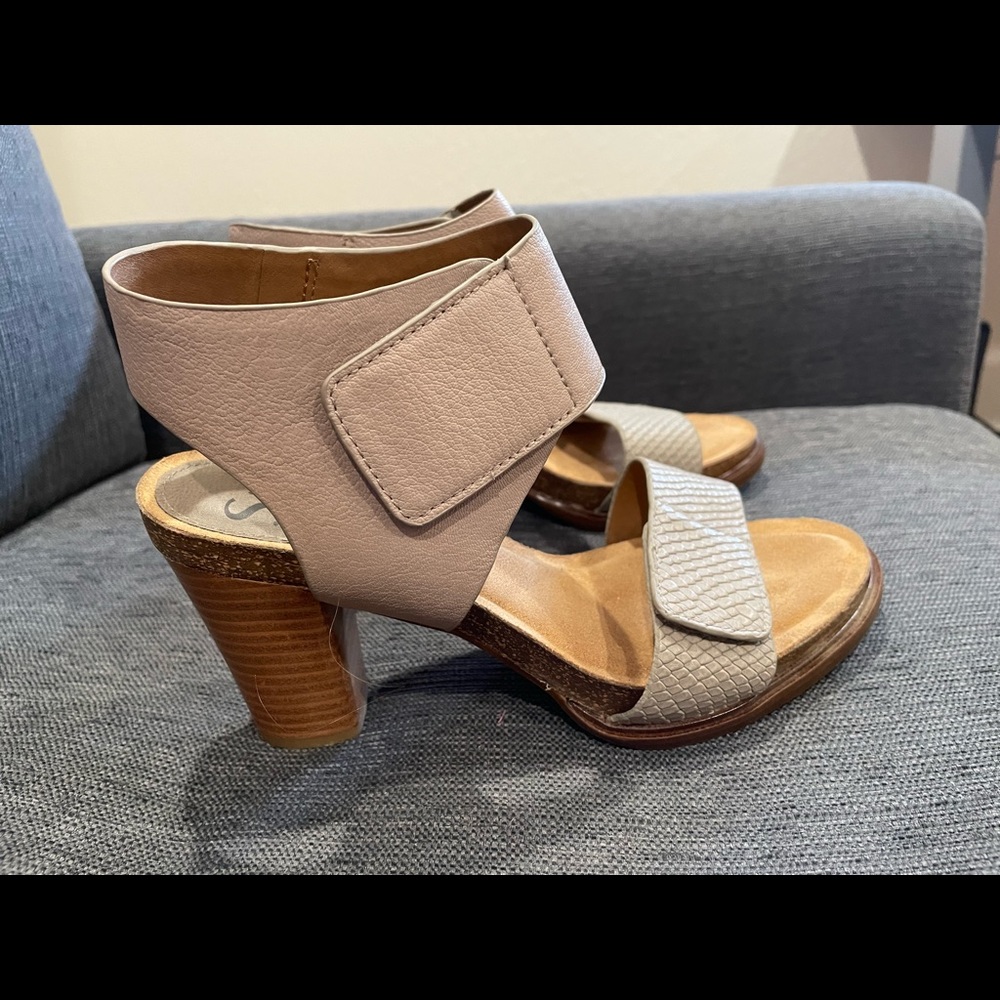Tan/Gray leather Söfft heels